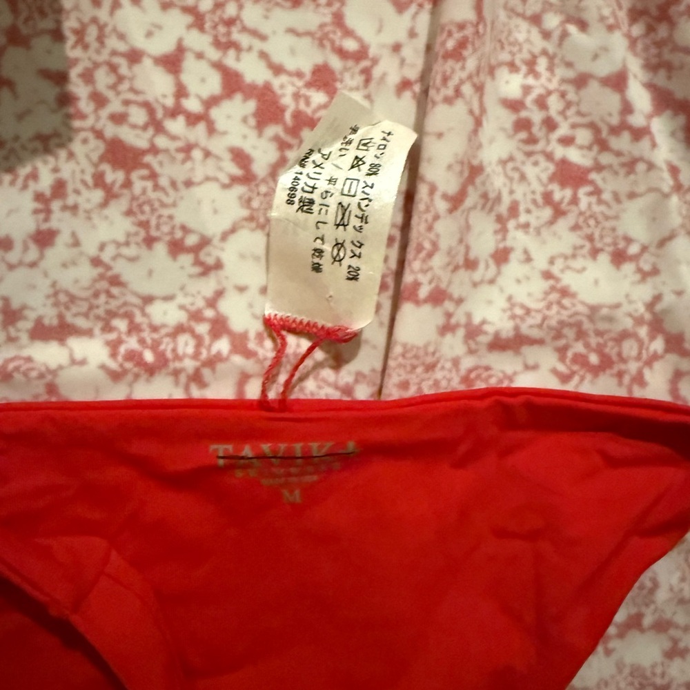 New 💯 % authentic Burberry swimming suit. Size L. - Picture 8 of 9